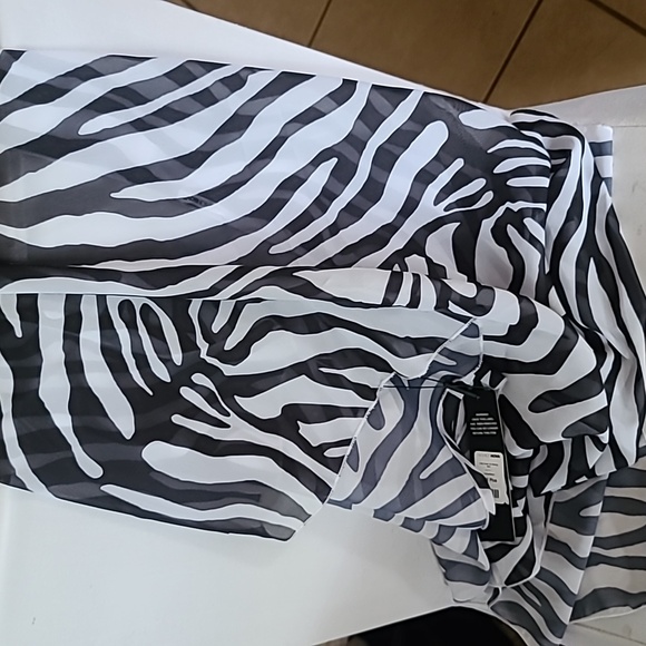 Cover up. Swimming.  Pattern black white. Size plus. - Picture 4 of 4